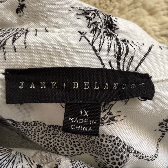 Jane and Delancy Long Sleeve Button Up Tropical Cheetah Print Shirt 1X - Picture 6 of 7